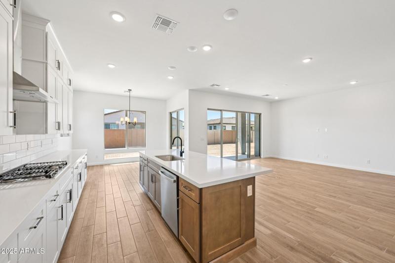 9-web-or-mls-E Twin Acres Dr-S0708-009