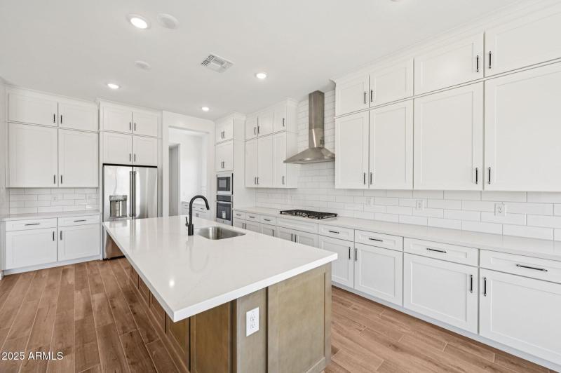 11-web-or-mls-E Twin Acres Dr-S0708-011