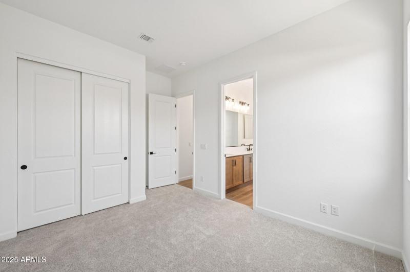 17-web-or-mls-E Twin Acres Dr-S0708-017