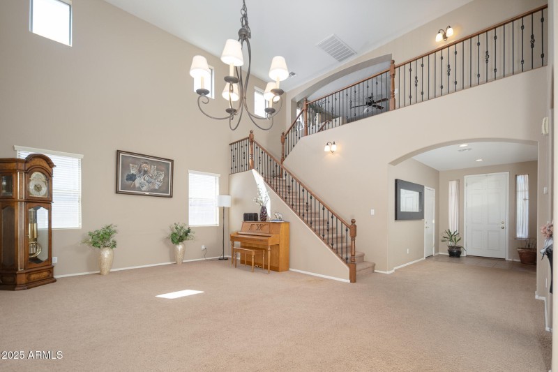 LIVING/DINING ROOM