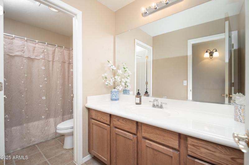 UPSTAIRS BATHROOM