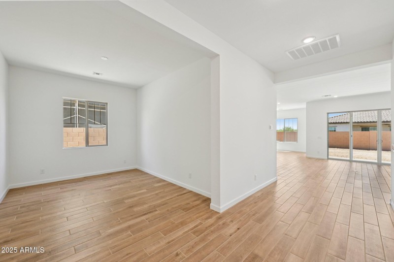 8-web-or-mls-E Twin Acres Dr-S0708-008