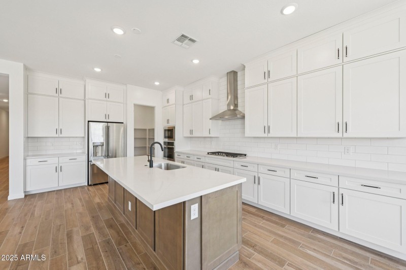13-web-or-mls-E Twin Acres Dr-S0708-013