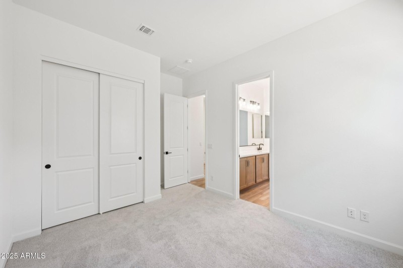 20-web-or-mls-E Twin Acres Dr-S0708-020