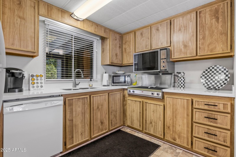 Lots of cabinets