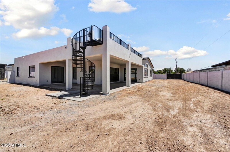 Covered Patio & View Deck