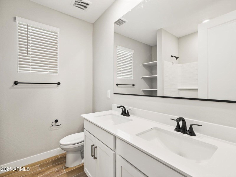 Bath 2 Double Sinks