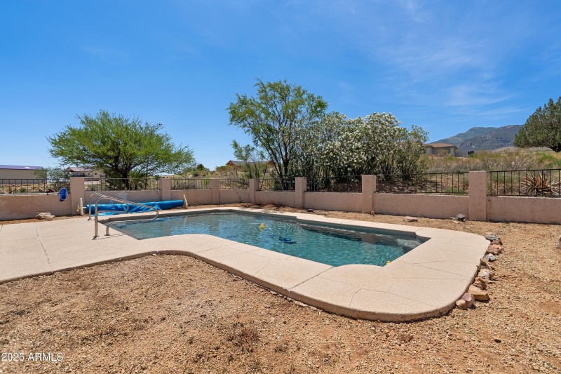 Pool has Solar Heating