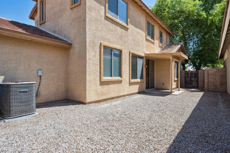 30-web-or-mls-3660-e-hyatt-ln