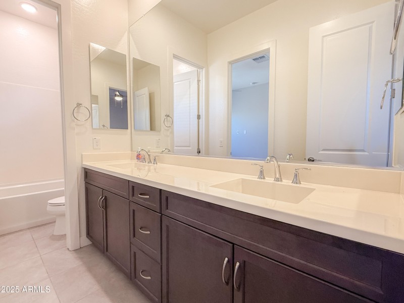 Jack-and-Jill Bath