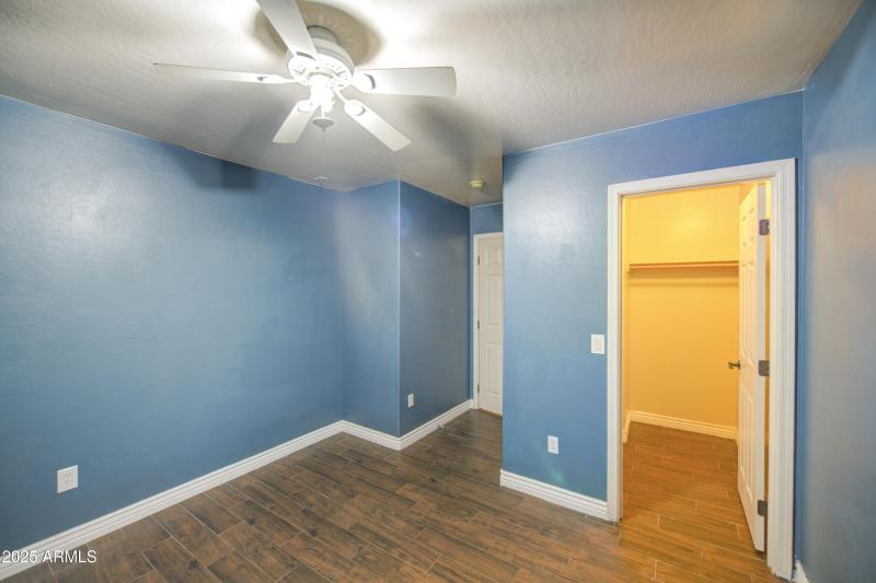 Bedroom 4-pic 2