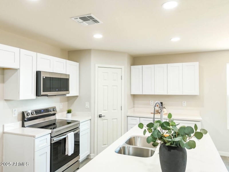 15438 Overfield-29