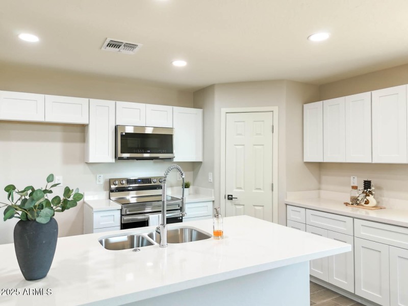 15438 Overfield-30
