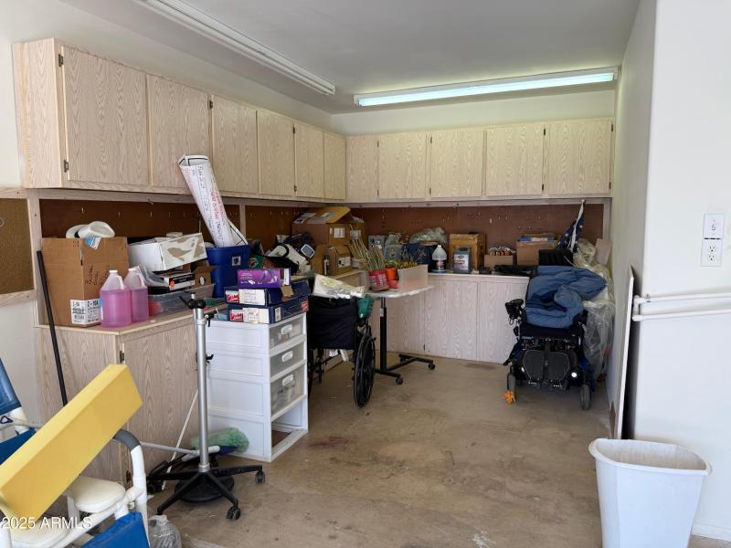 Cabinets workbench space in Garage !
