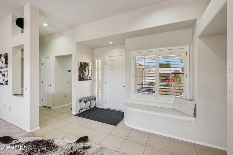 4-web-or-mls-W Sky Hawk Dr-S0708-004