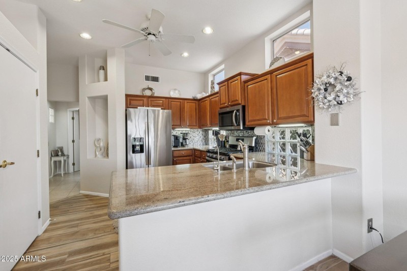 13-web-or-mls-W Sky Hawk Dr-S0708-013