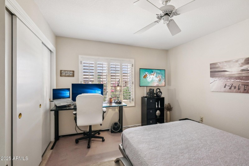 27-web-or-mls-W Sky Hawk Dr-S0708-027