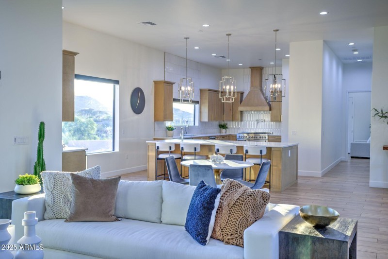 20 Additional dinette area and wet bar