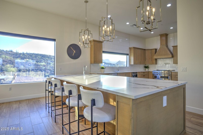 22 Huge Island with seating