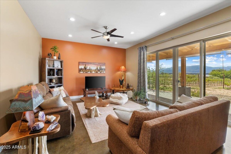 06-Living Room