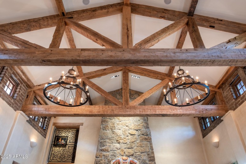Living room cathedrial ceiling