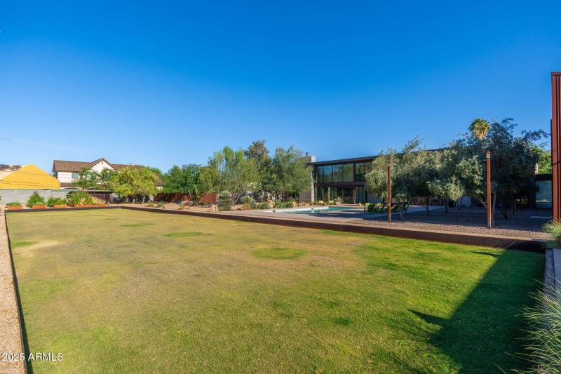 Sprawling Backyard!