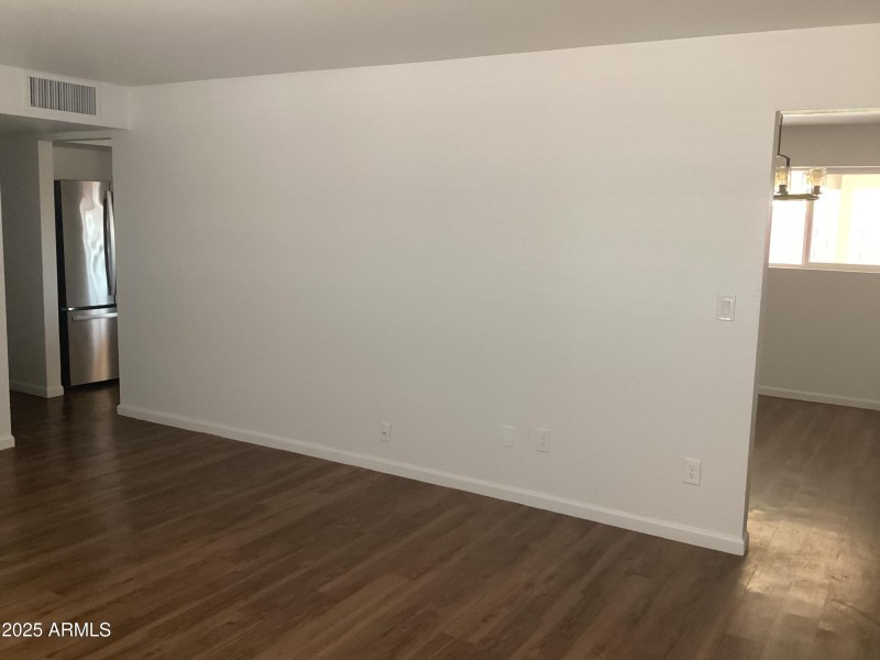 Living Room - Kitchen/Dining Access