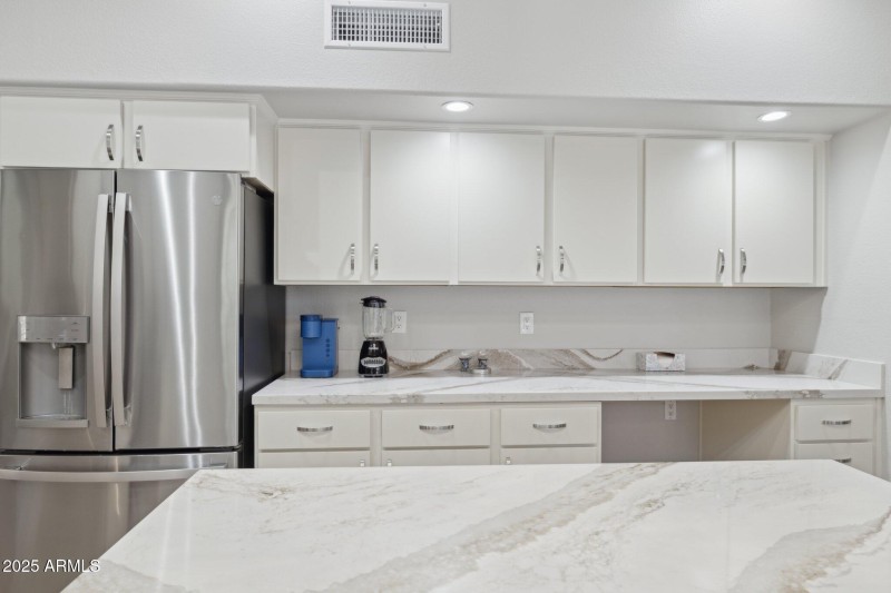 14-web-or-mls-16630-n-61st-pl