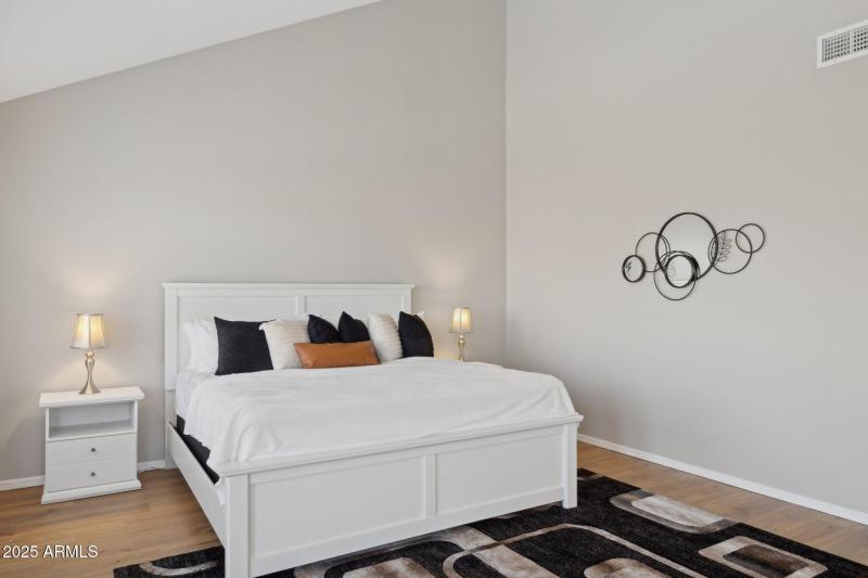 17-web-or-mls-16630-n-61st-pl