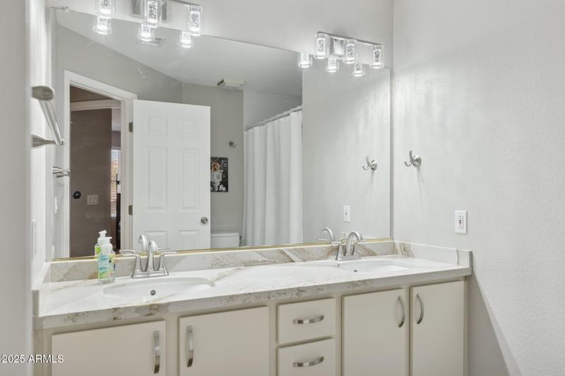 27-web-or-mls-16630-n-61st-pl