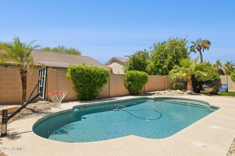 32-web-or-mls-16630-n-61st-pl