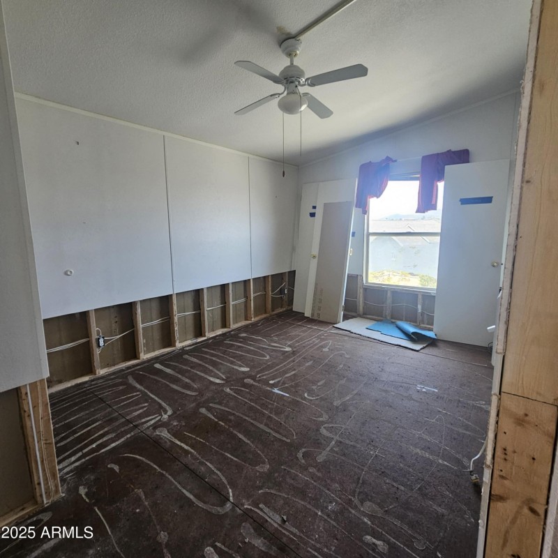 2b0b0085-3fda-47dd-ba48-65c5fcb1b120