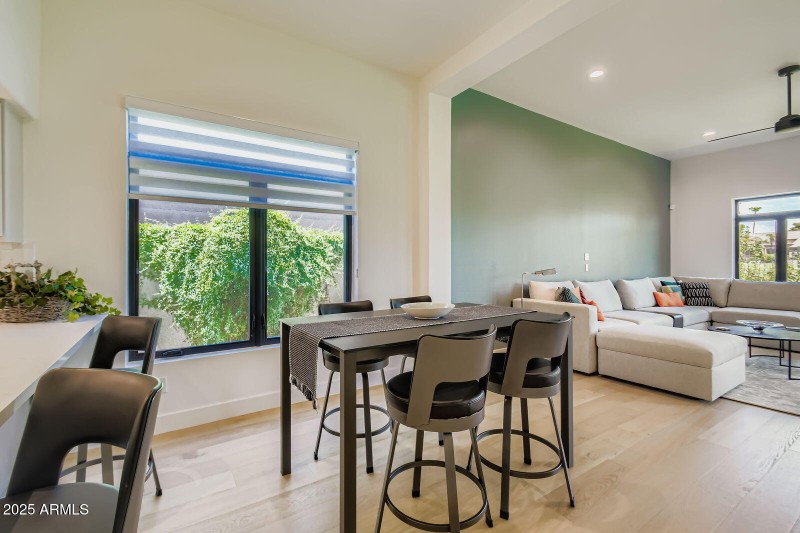 040 - 21 Breakfast Area