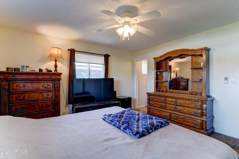 6033 E Colby St-13