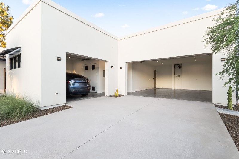 GARAGE VIEW