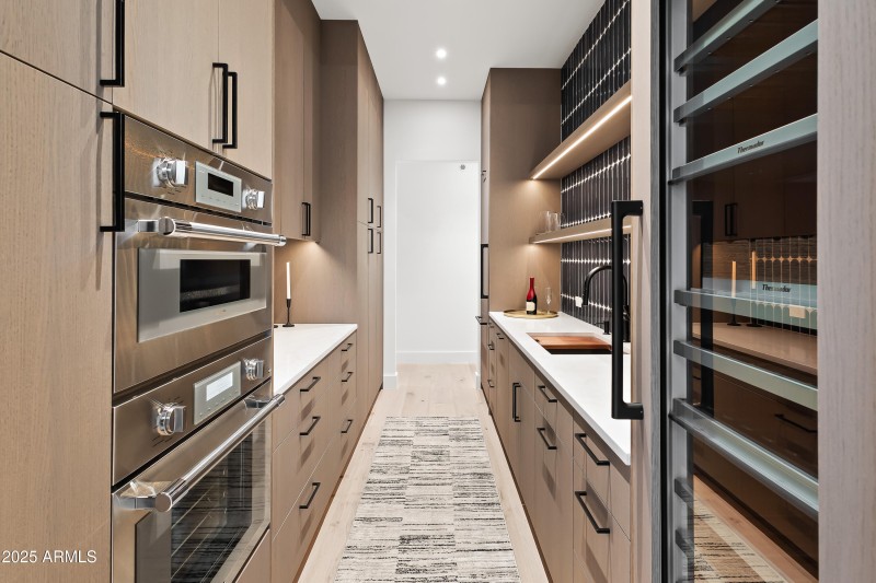 FULLY EQUIPPED BUTLER'S PANTRY