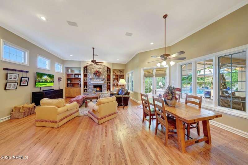 Open to Familyroom