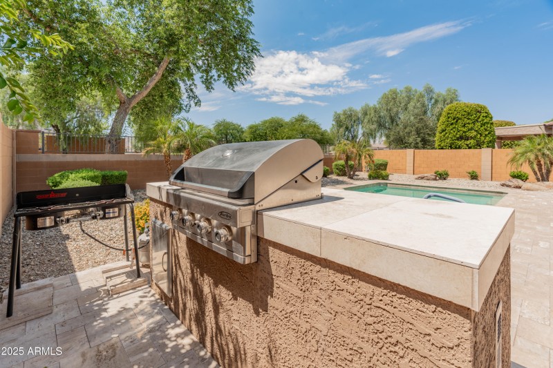 26011 W Tonopah Dr-12