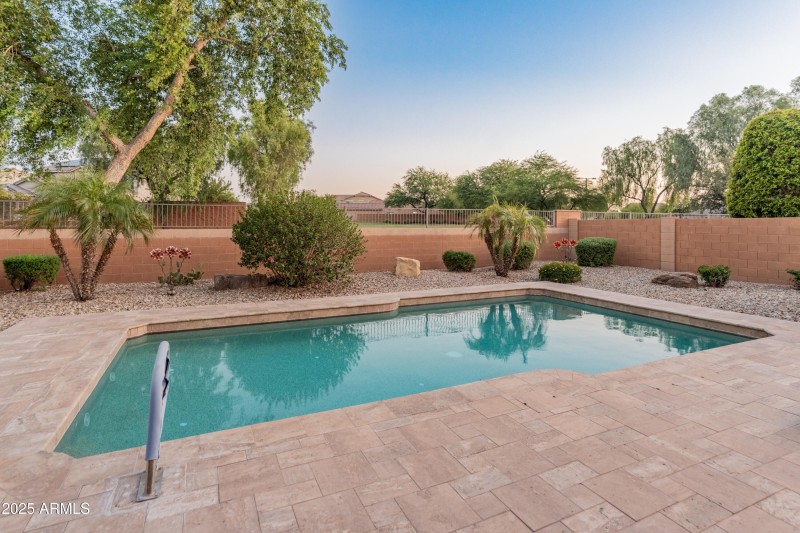 26011 W Tonopah Dr-74