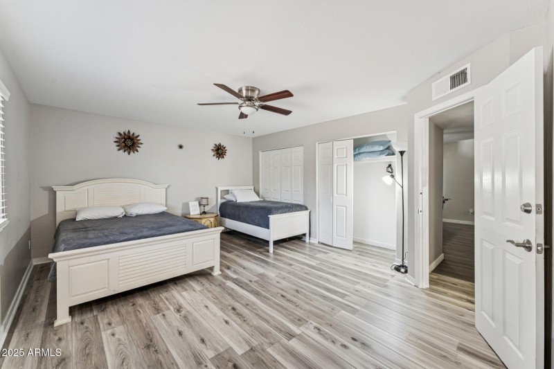 014-primary-bedroom