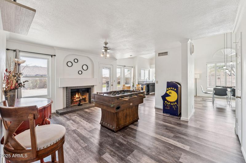 013-family-room