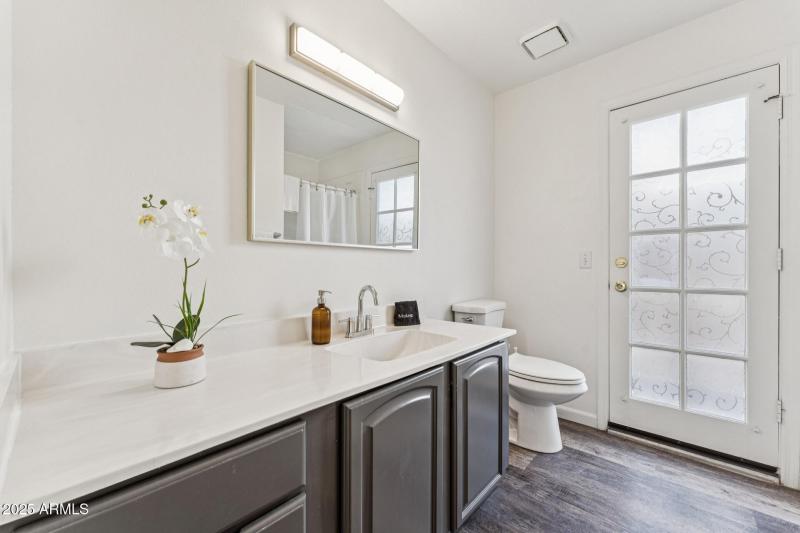 015-bathroom