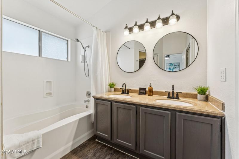 019-primary-bathroom