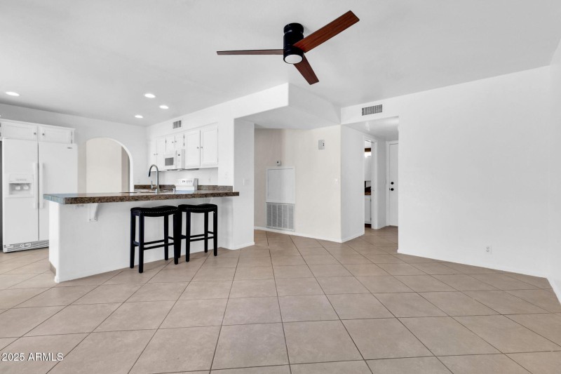 1417 W Lake Mirage Ct-4