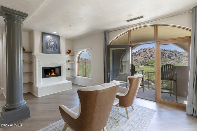 Primary Seating Area