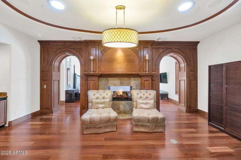 6730 E Sunnyvale Rd-large-028-032-6730 E