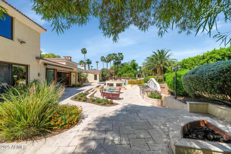 6730 E Sunnyvale Rd-large-061-062-6730 E