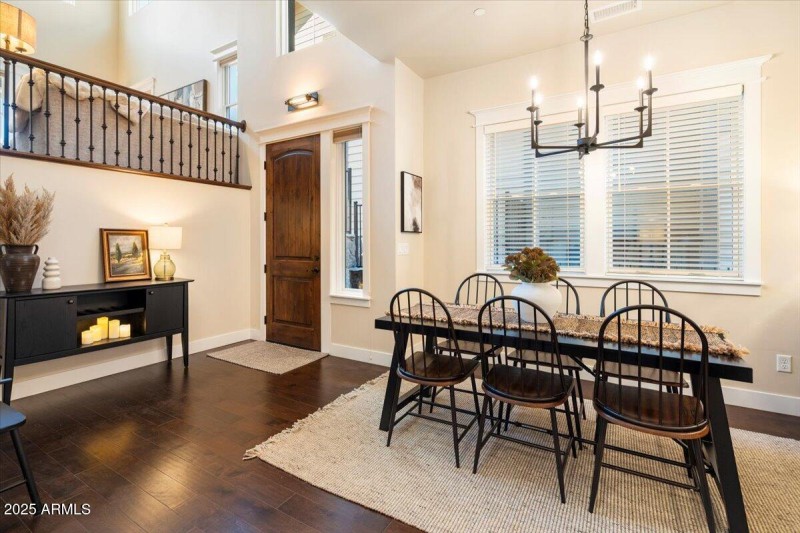 Entry/Dining Area