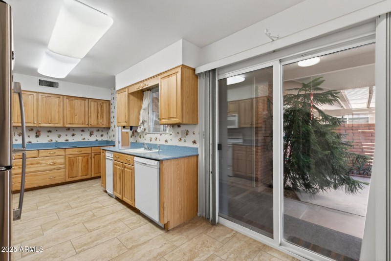 32_10801_W_Mountain_View19_mls
