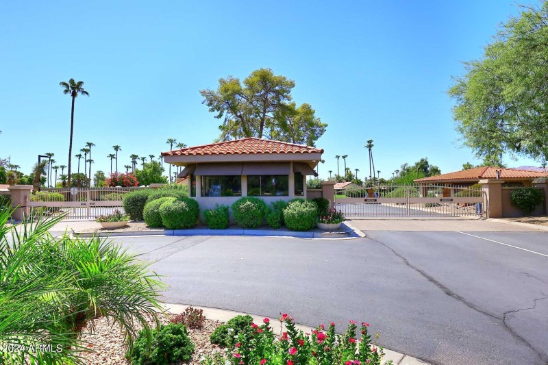 Sandpiper-Guard Gated Entry